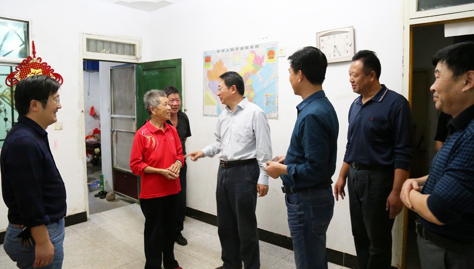 5入户慰问.JPG