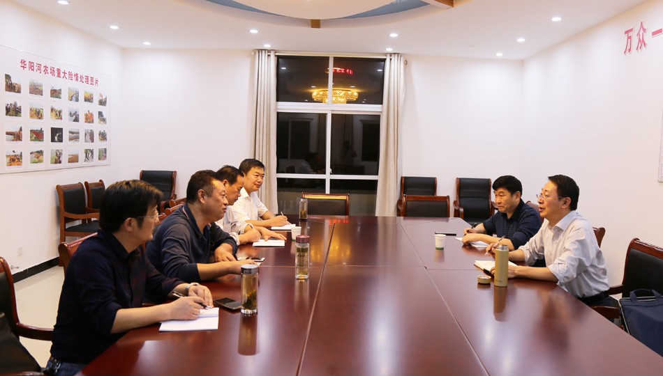6召开班子会议.JPG