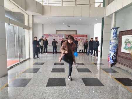 踢毽子比赛.jpg